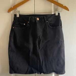 H&M Black Denim Pencil Skirt (Size 4)